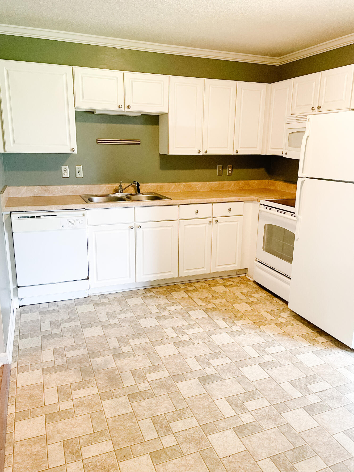 1852 Mepkin Road, Unit F10 Charleston, SC 29407 - Photo 5 of 19 Photo Oct 01, 11 18 12 AM