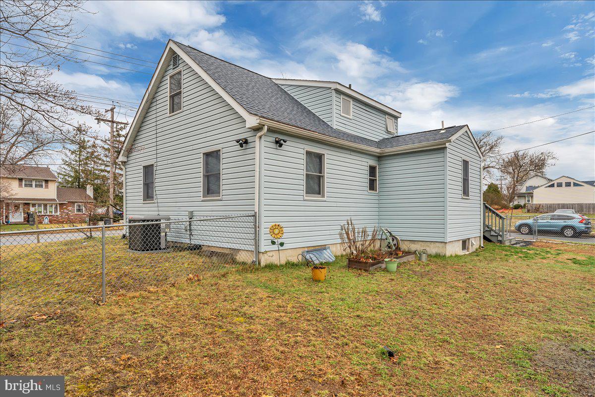 20 West Laurel Road Stratford, NJ 08084 - Photo 23 of 24 a view of a house with a yard