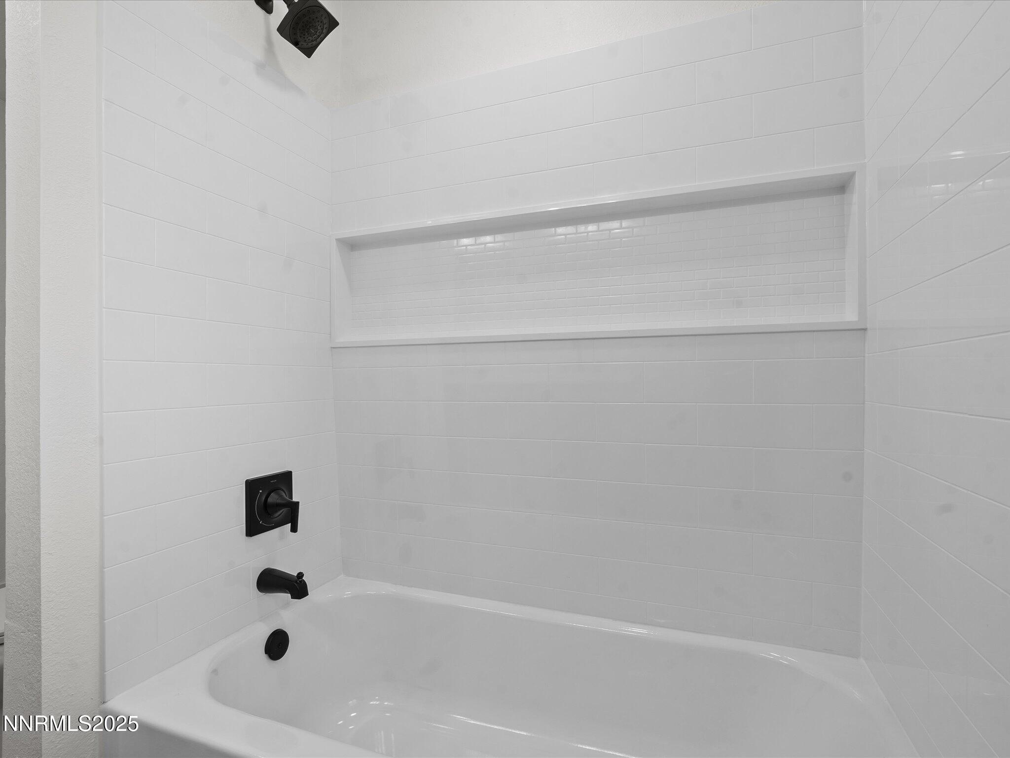 2940 Lukens Lane Carson City, NV 89706 - Photo 30 of 46 a bathroom with a bathtub