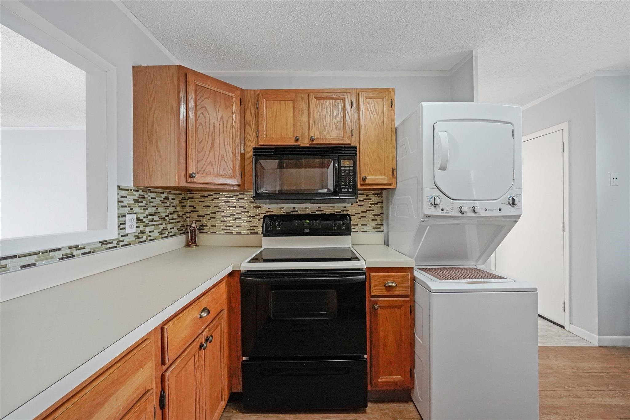 20962 Sedgewick Drive Boca Raton, FL 33433 - Photo 5 of 32 Kitchen & Laundry