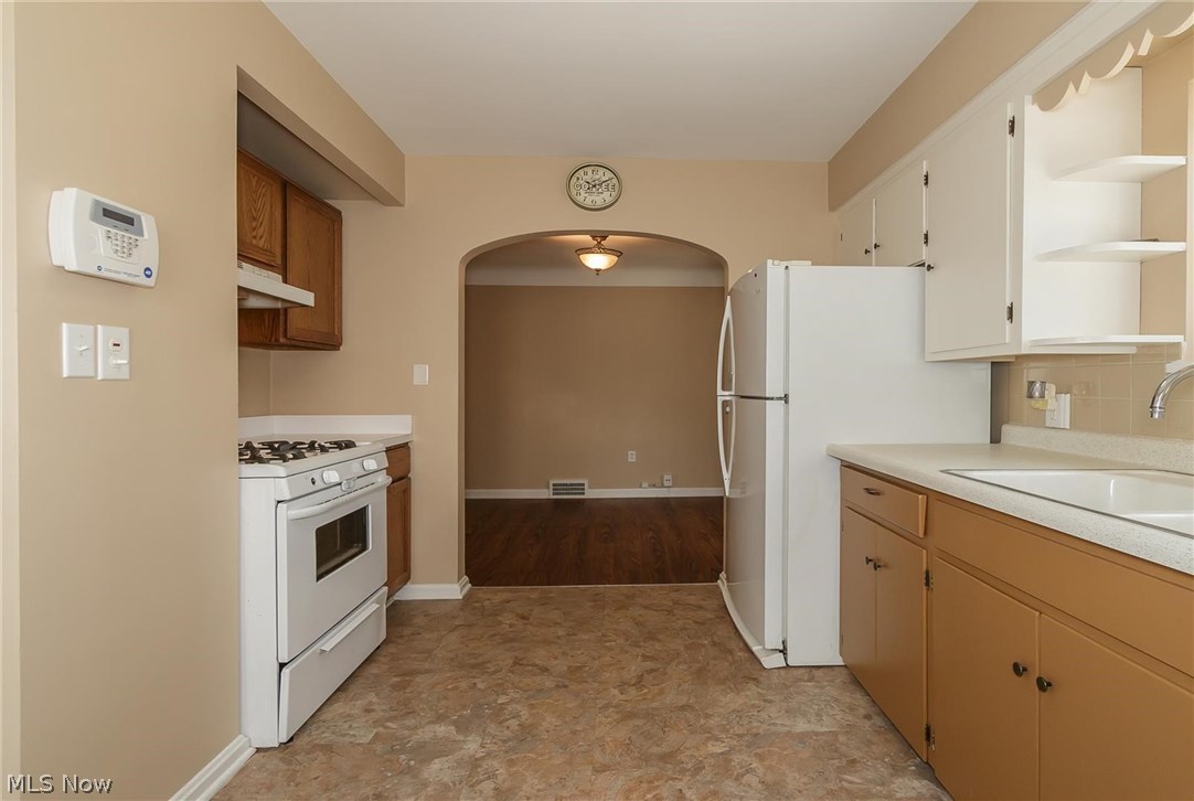 28408 Forest Road Willowick, OH 44095 - Photo 11 of 32