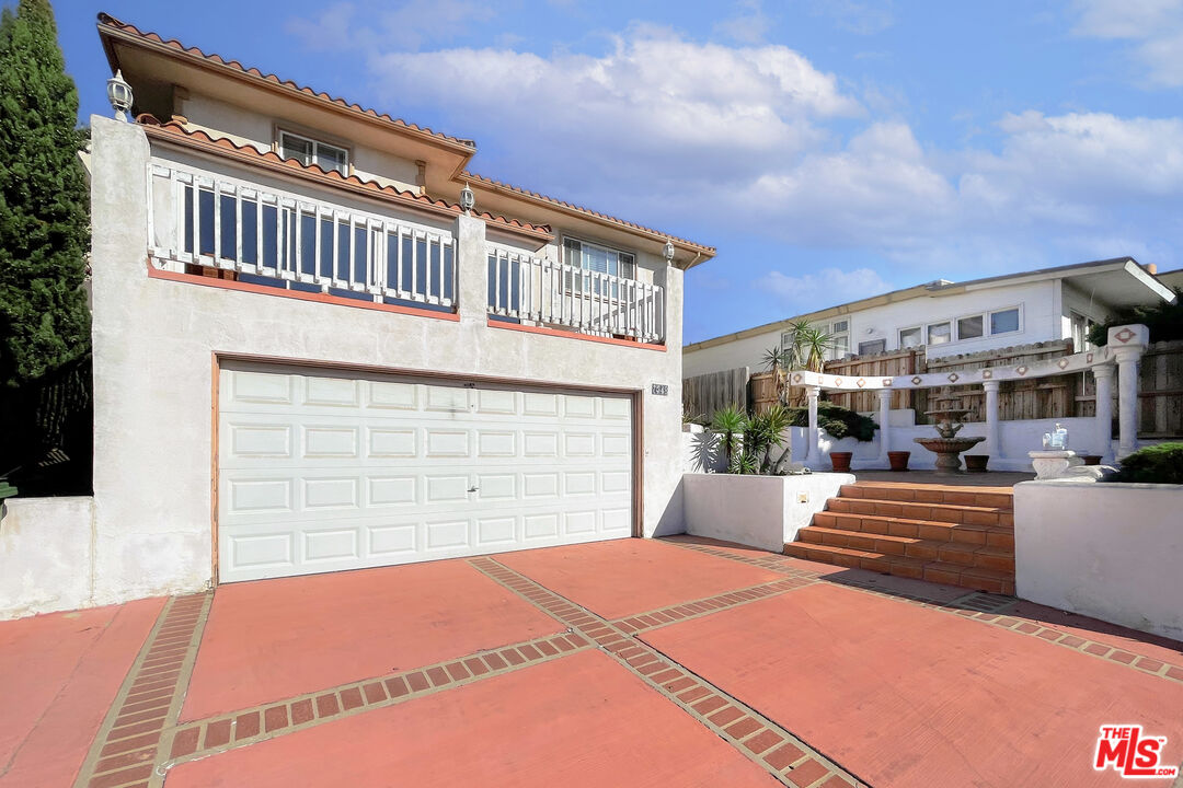 7548 Rindge Avenue Playa del Rey, CA 90293 - Photo 3 of 25 a front view of a building with a yard