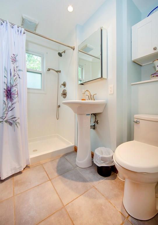 22 Gardiner Road Quincy, MA 02169 - Photo 8 of 22 Gallery Image 8