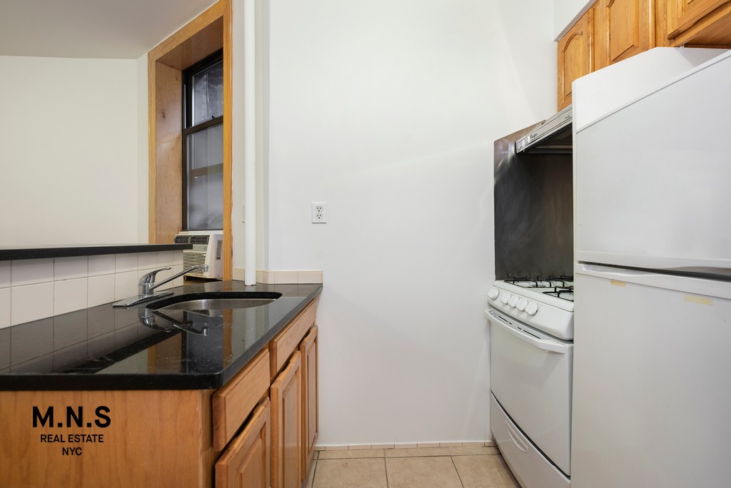 24 Mott Street, Unit 5 Manhattan, NY 10013 - Photo 3 of 7