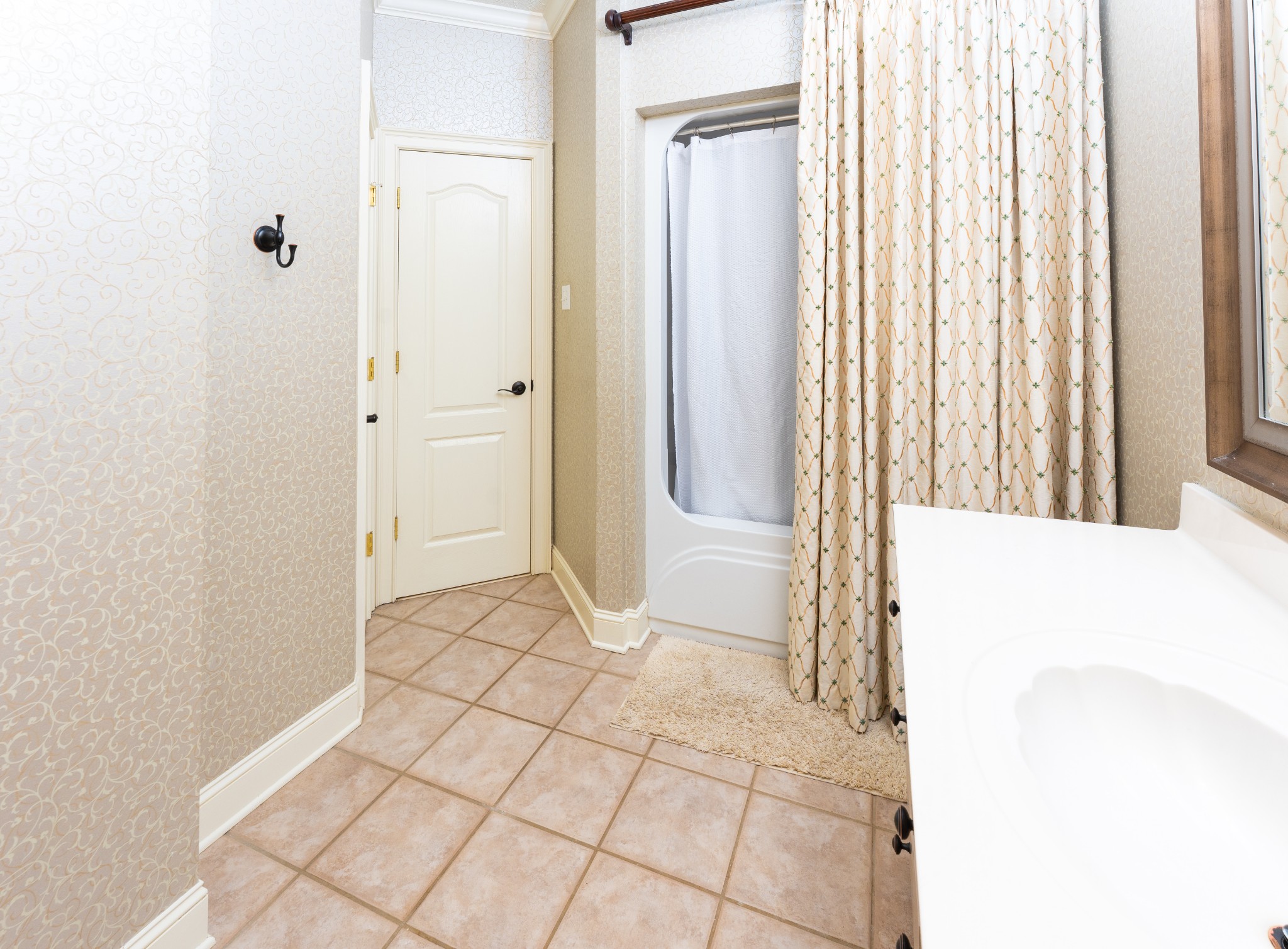 1015 Kelly Road Dyersburg, TN 38024 - Photo 31 of 41 a view of a bathroom with a shower