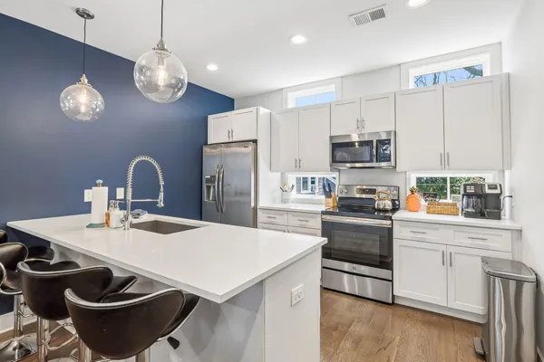 $3,995 | 2021 Beech Avenue, Unit 7, Nashville, TN 37204