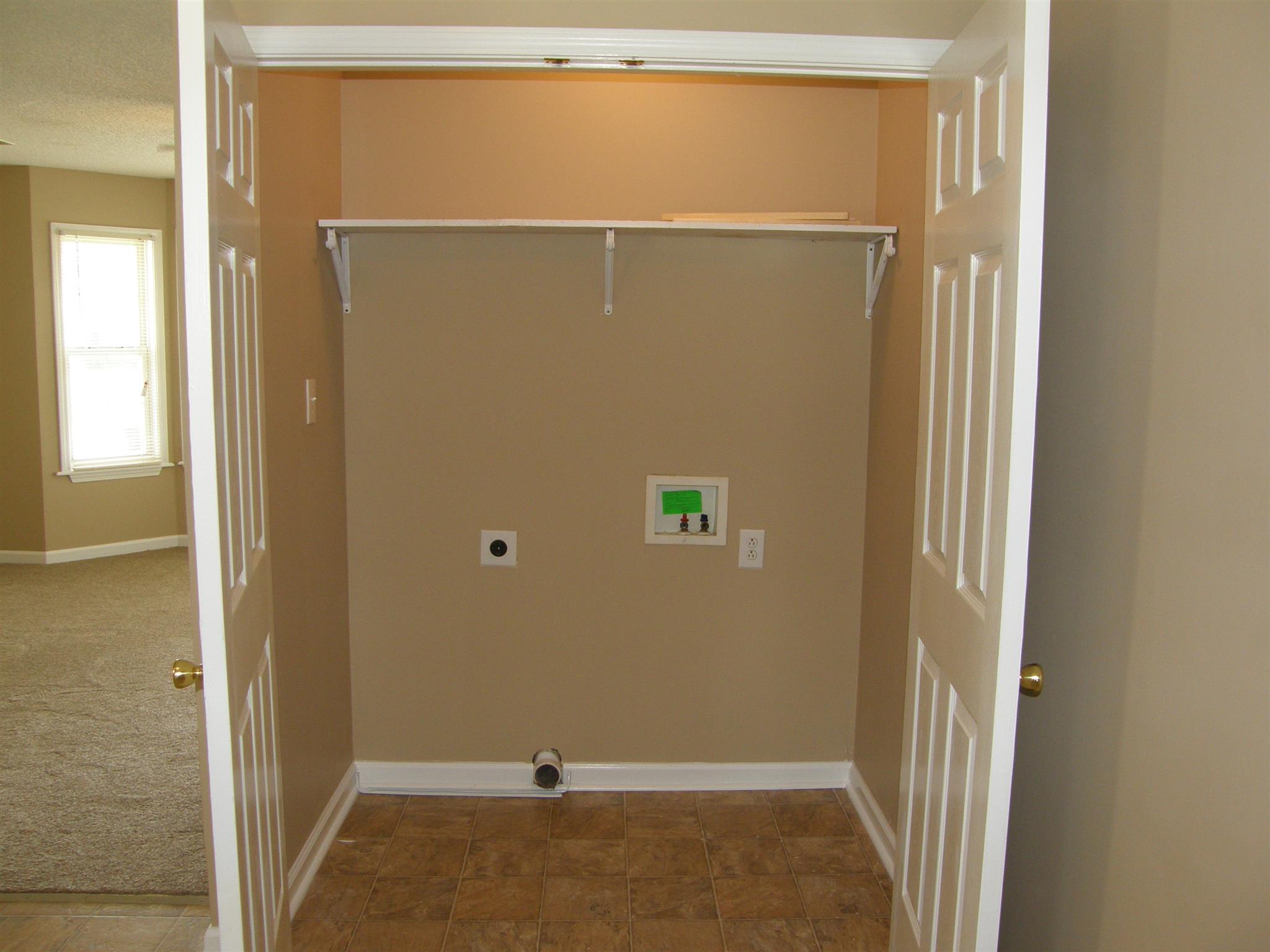1051 Shadow Ridge Avenue Oak Grove, KY 42262 - Photo 10 of 20 a view of a small space