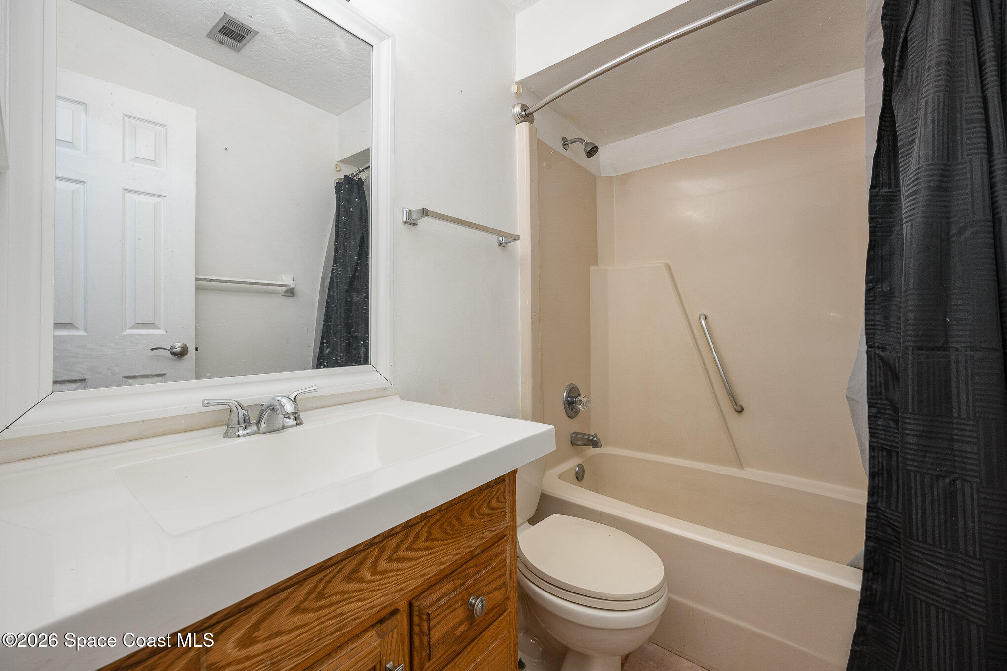 696 Las Palmas Way Melbourne, FL 32940 - Photo 19 of 21 a bathroom with a sink a toilet and a bathtub