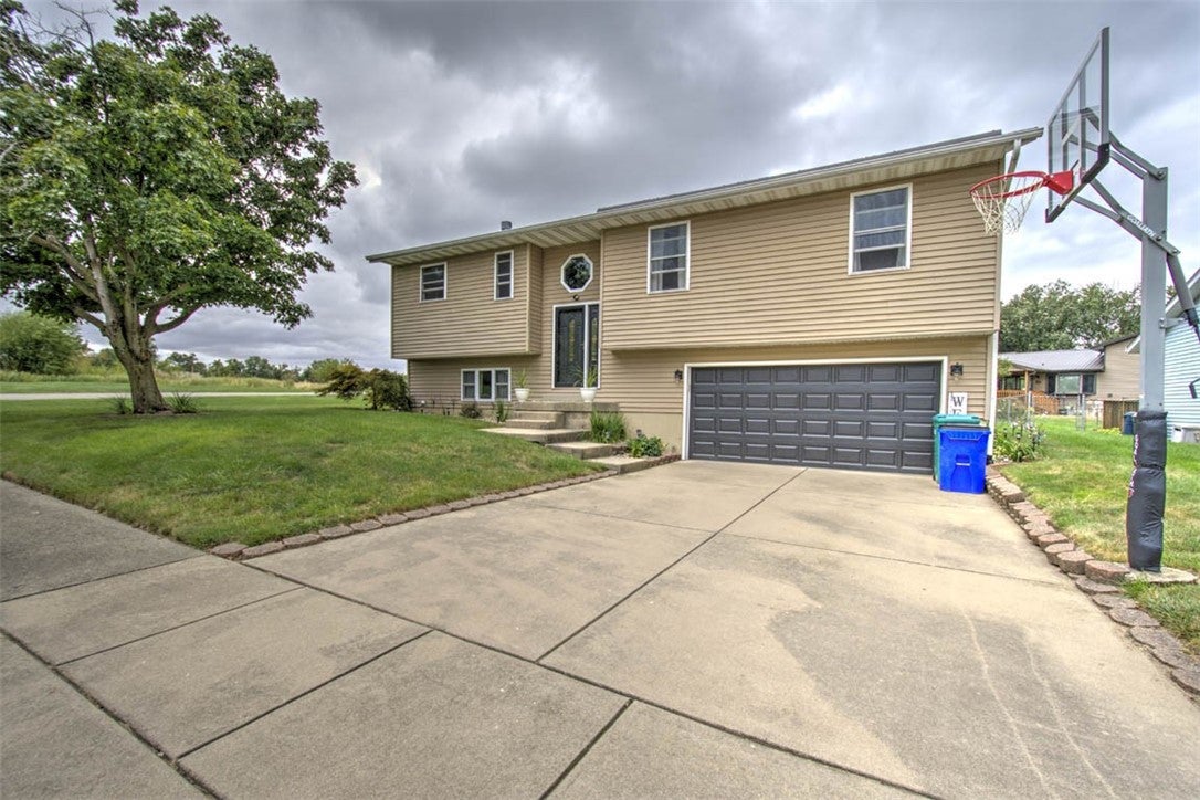 2797 Deerpath Park Drive Decatur, IL 62521 - Photo 2 of 30 Gallery Image 2