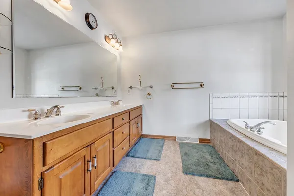 $849,900 | E6023 10th Road, Algoma, WI 54201