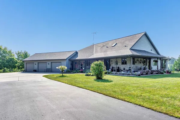 $849,900 | E6023 10th Road, Algoma, WI 54201