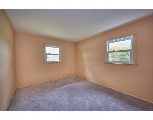 687 Bradley Road Springfield, MA 01109 - Photo 11 of 30