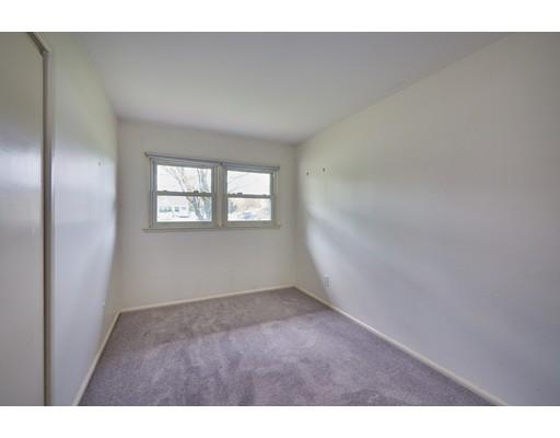 687 Bradley Road Springfield, MA 01109 - Photo 13 of 30