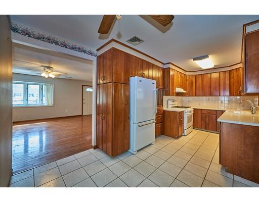 687 Bradley Road Springfield, MA 01109 - Photo 17 of 30
