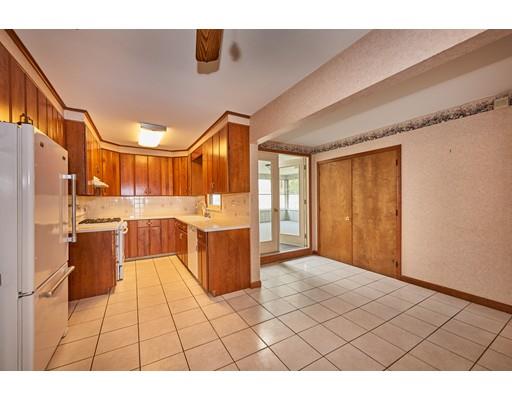 687 Bradley Road Springfield, MA 01109 - Photo 18 of 30