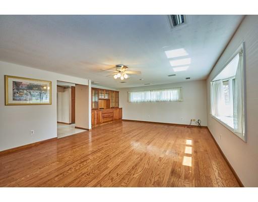 687 Bradley Road Springfield, MA 01109 - Photo 6 of 30