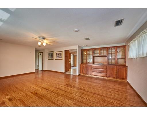 687 Bradley Road Springfield, MA 01109 - Photo 8 of 30