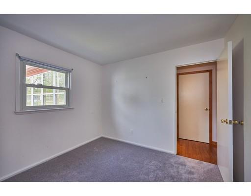 687 Bradley Road Springfield, MA 01109 - Photo 10 of 30