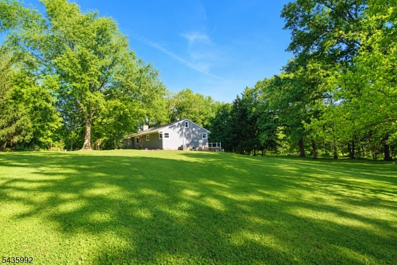 567 Foothill Road Bridgewater, NJ 08807 - Photo 4 of 37