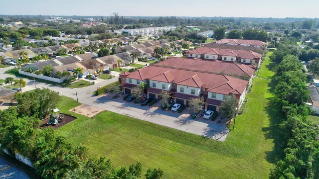 $2,300 | 116 Williams Court, Palm Springs, FL 33461