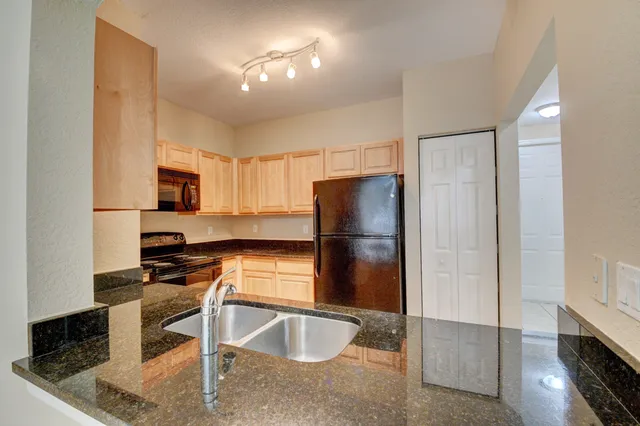 $2,300 | 116 Williams Court, Palm Springs, FL 33461