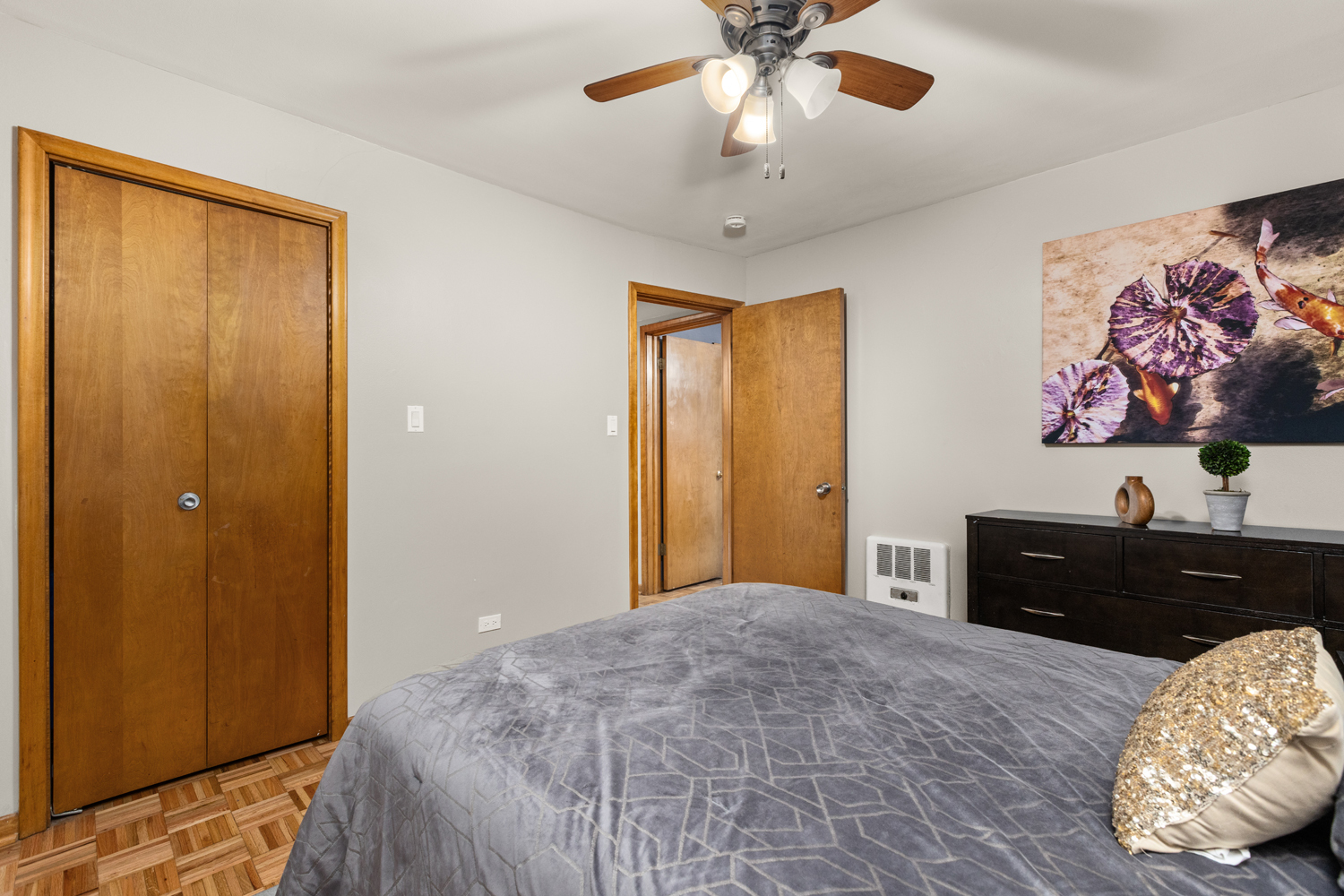 1029 Washington Boulevard, Unit 102 Oak Park, IL 60302 - Photo 17 of 24 a bedroom with a bed and a dresser