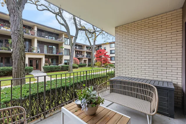 $259,000 | 1029 Washington Boulevard, Unit 102, Oak Park, IL 60302
