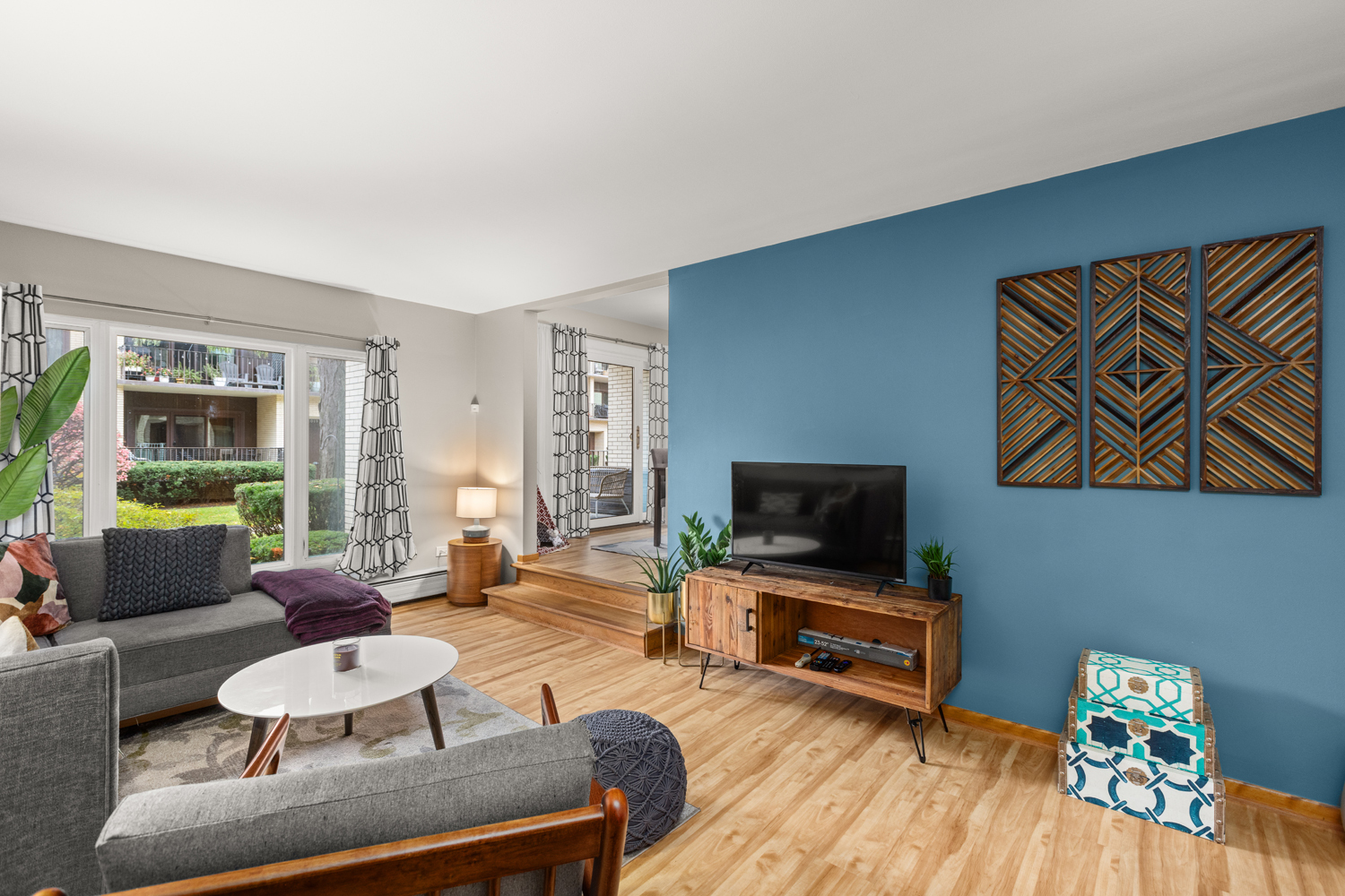 1029 Washington Boulevard, Unit 102 Oak Park, IL 60302 - Photo 6 of 24 a living room with furniture and a flat screen tv