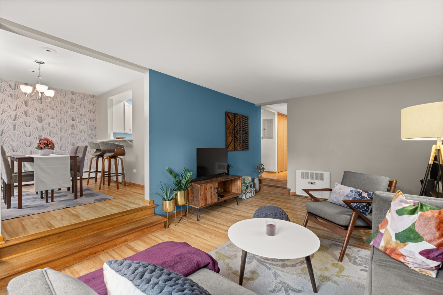 1029 Washington Boulevard, Unit 102 Oak Park, IL 60302 - Photo 7 of 24 a living room with furniture a rug and a table