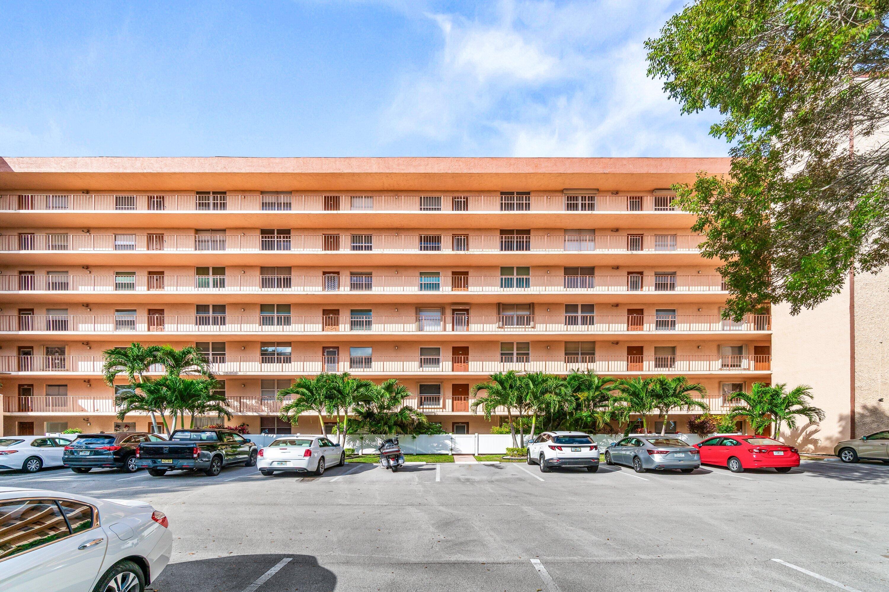 14623 Bonaire Boulevard, Unit 608 Delray Beach, FL 33446 - Photo 2 of 28 002-14623BonaireBoulevard-608-DelrayBeac