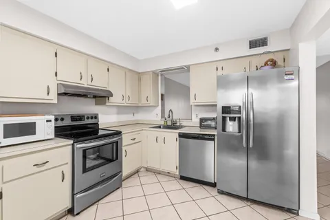 $144,900 | 14623 Bonaire Boulevard, Unit 608, Delray Beach, FL 33446