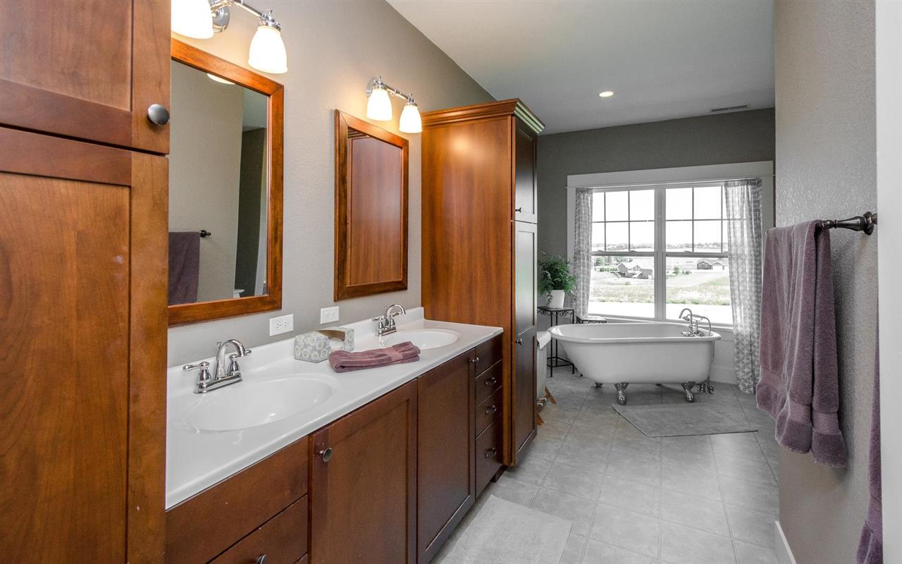 129 Woodridge Road Anamosa, IA 52205 - Photo 8 of 20 Gallery Image 8
