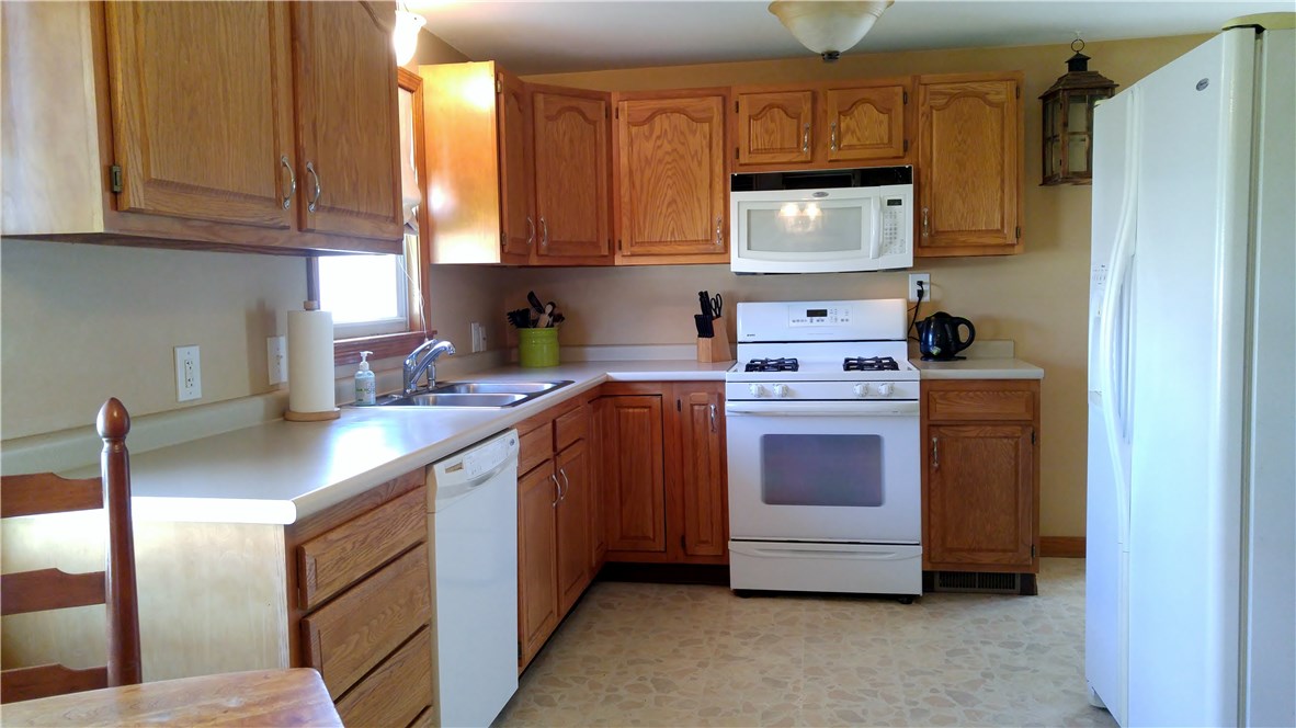 36 Roland Street Cumberland, RI 02864 - Photo 3 of 14 Gallery Image 3