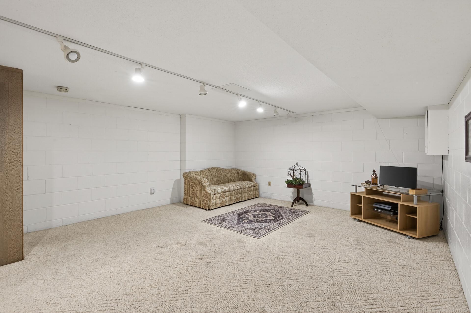 6042 Golden Valley Road Golden Valley, MN 55422 - Photo 12 of 26