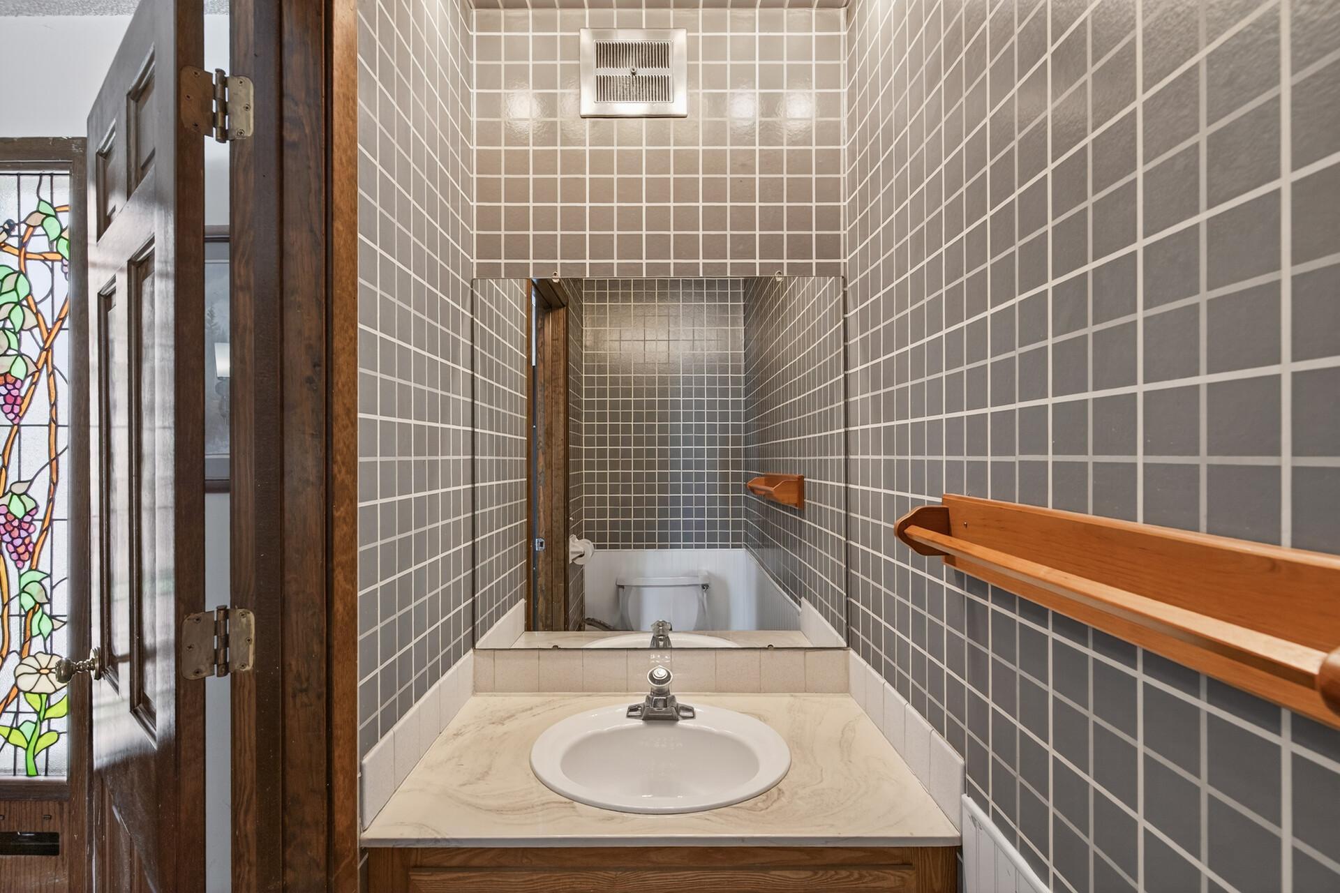 6042 Golden Valley Road Golden Valley, MN 55422 - Photo 13 of 26