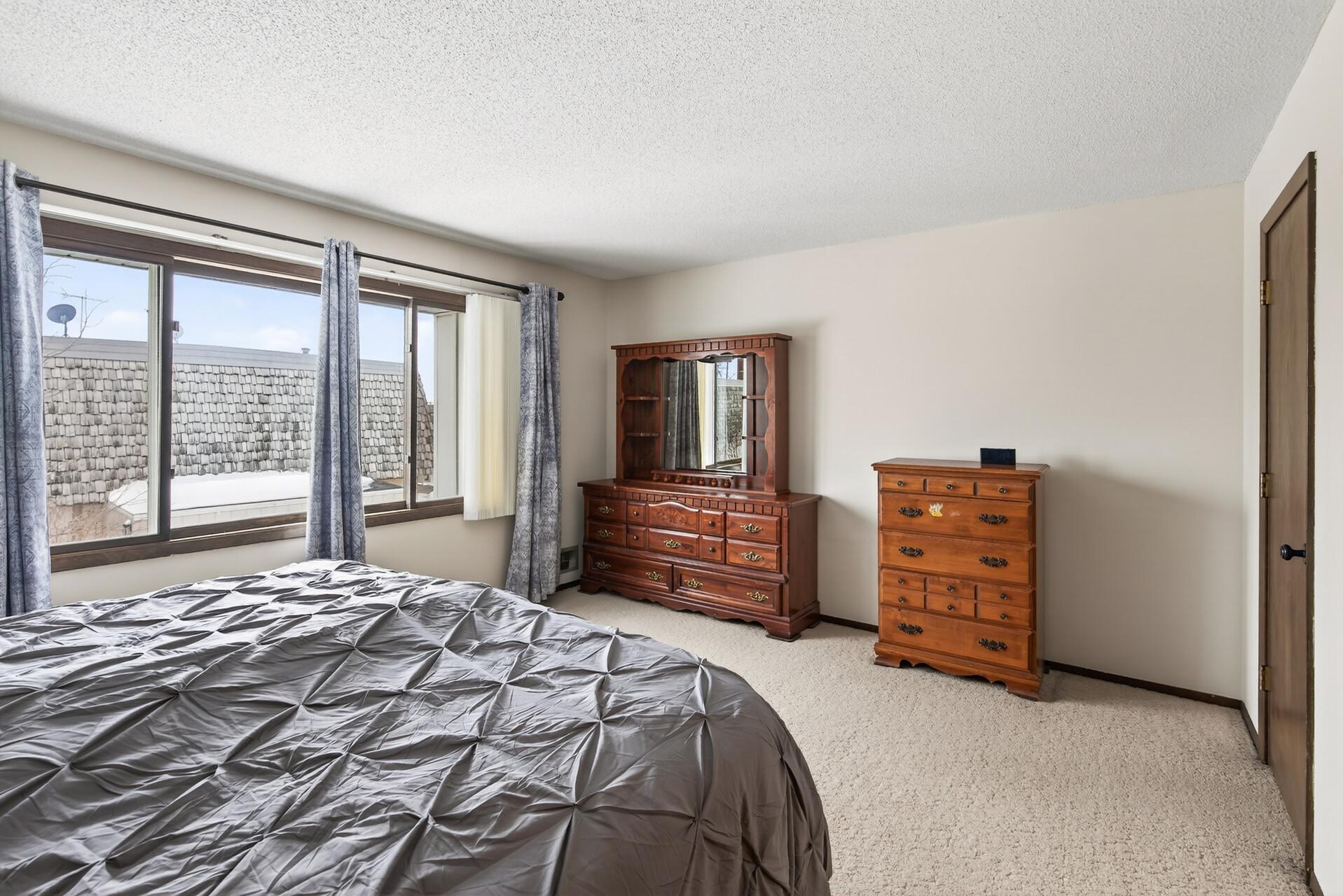 6042 Golden Valley Road Golden Valley, MN 55422 - Photo 17 of 26