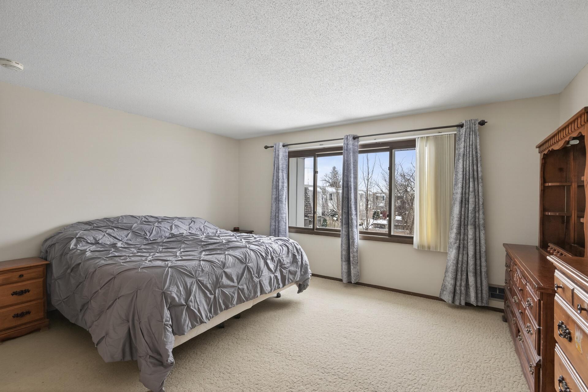 6042 Golden Valley Road Golden Valley, MN 55422 - Photo 18 of 26