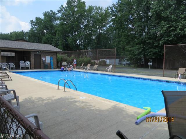 22962 Maple Ridge Road, Unit 201 North Olmsted, OH 44070 - Photo 24 of 25 Gallery Image 24