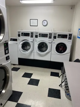 $2,450 | 2400 Windsor Mall, Unit 2H, Park Ridge, IL 60068