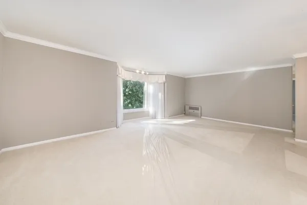 $2,450 | 2400 Windsor Mall, Unit 2H, Park Ridge, IL 60068
