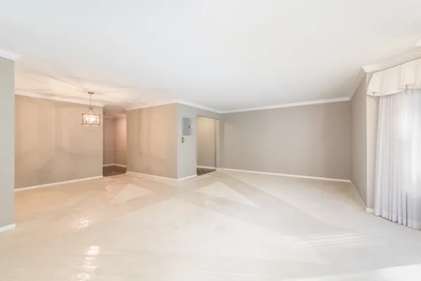 $2,450 | 2400 Windsor Mall, Unit 2H, Park Ridge, IL 60068
