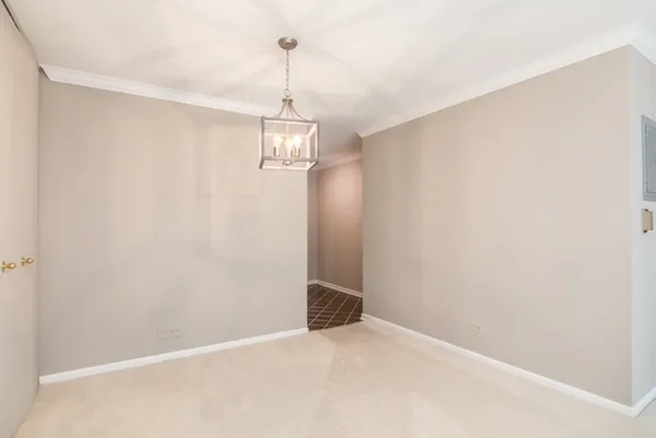 $2,450 | 2400 Windsor Mall, Unit 2H, Park Ridge, IL 60068