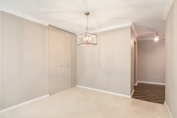 $2,450 | 2400 Windsor Mall, Unit 2H, Park Ridge, IL 60068
