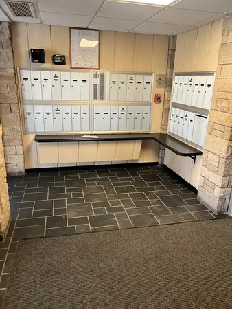 $2,450 | 2400 Windsor Mall, Unit 2H, Park Ridge, IL 60068