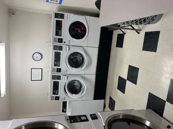 $2,450 | 2400 Windsor Mall, Unit 2H, Park Ridge, IL 60068