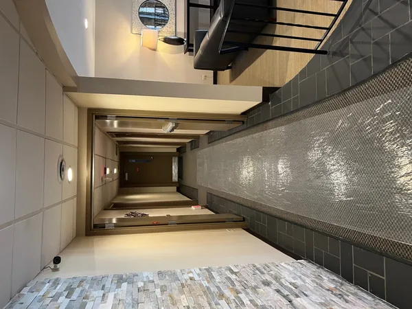 $2,450 | 2400 Windsor Mall, Unit 2H, Park Ridge, IL 60068