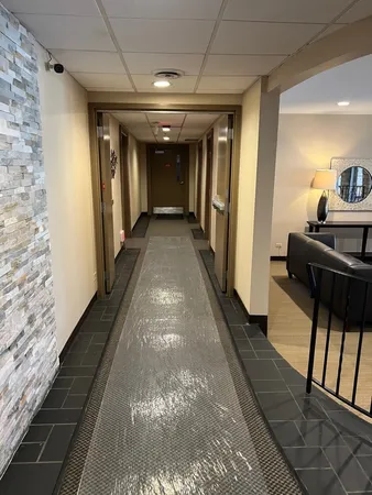 $2,450 | 2400 Windsor Mall, Unit 2H, Park Ridge, IL 60068