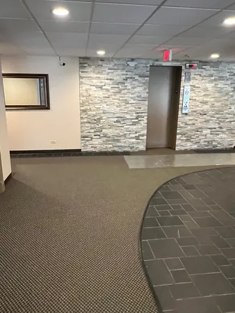 $2,450 | 2400 Windsor Mall, Unit 2H, Park Ridge, IL 60068