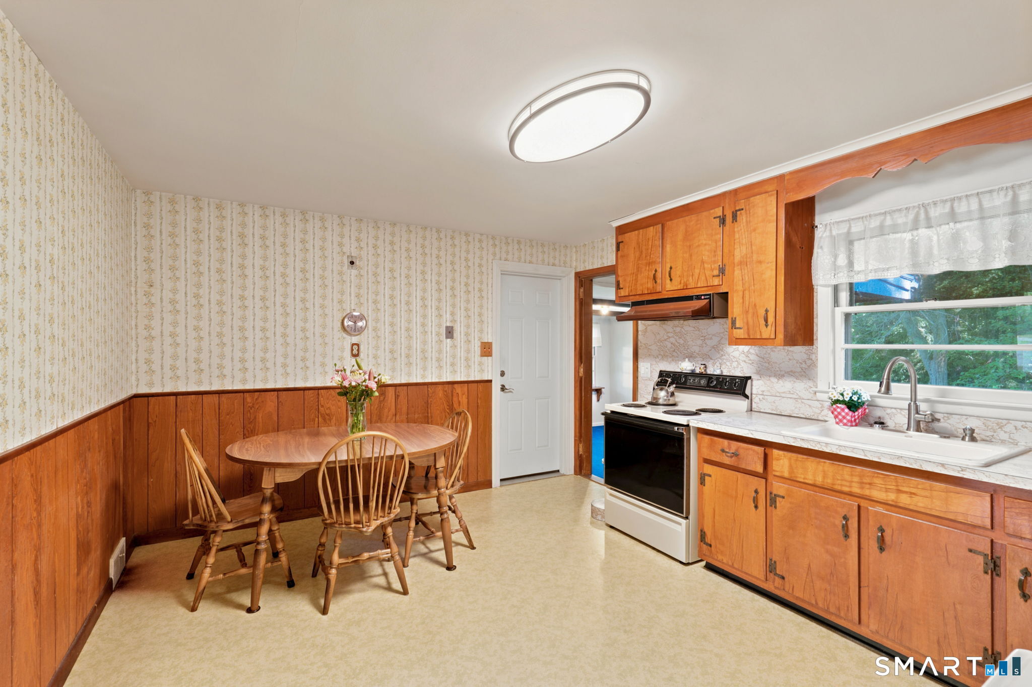 145 Intervale Road Trumbull, CT 06611 - Photo 4 of 29
