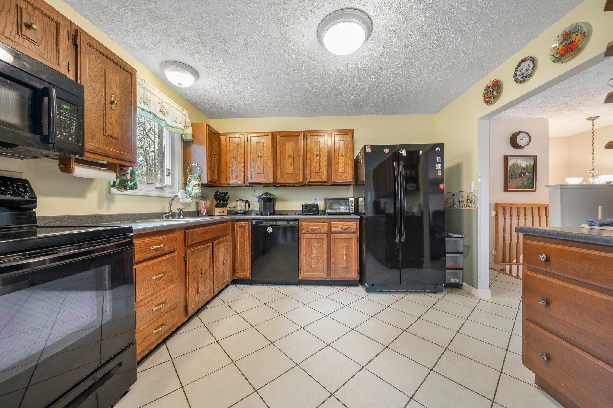 183 Hackett Hill Road Hooksett, NH 03106 - Photo 23 of 37